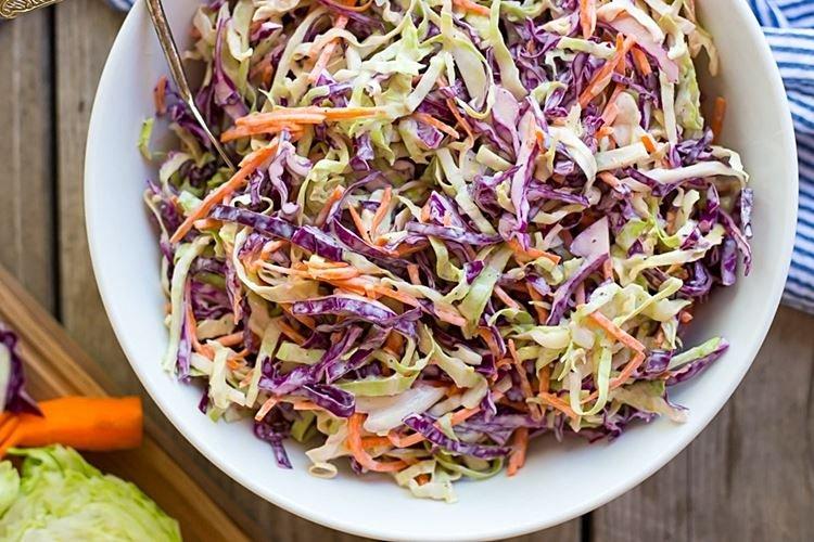 Салат из свежей капусты с ананасом - рецепты