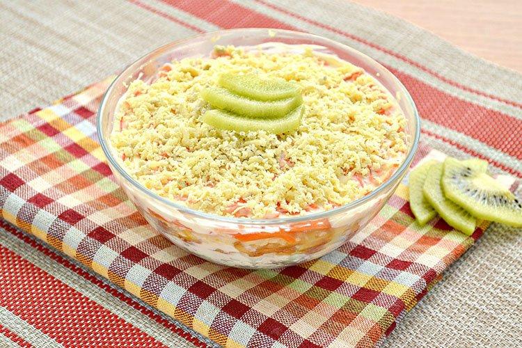 Салат «Пикантный» с морковью по-корейски и курицей - рецепты