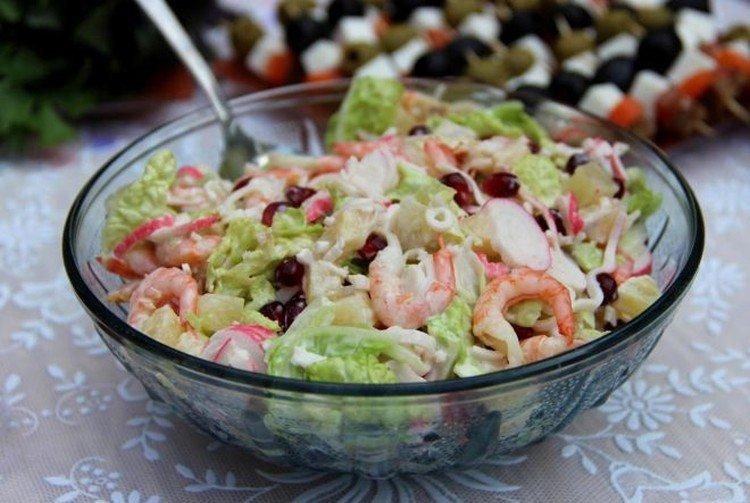 Салат с крабовыми палочками, капустой и креветками - рецепты