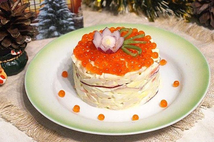 Салат с крабовыми палочками, рисом и кальмарами - рецепты
