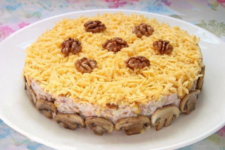 Салат с копченой курицей и ананасом Шарм - рецепты