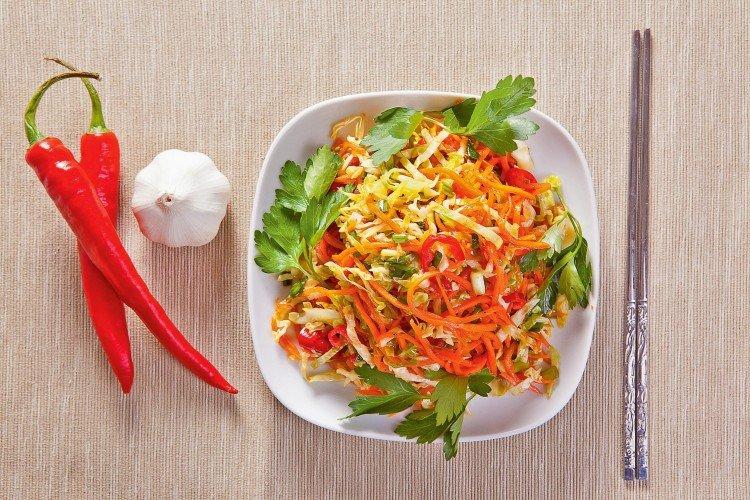 Салат «по-корейски» без майонеза на праздничный стол - рецепты
