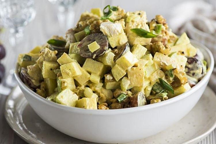 Салат с курицей, фруктами и карри - рецепты