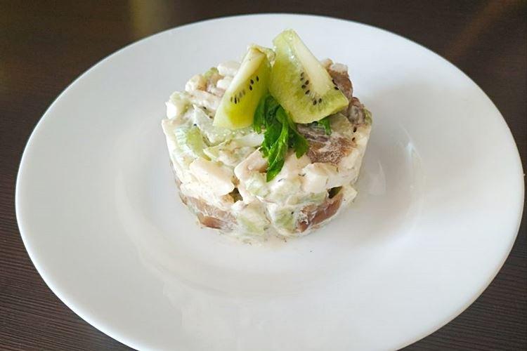 Салат с шампиньонами, яблоками и киви - рецепты