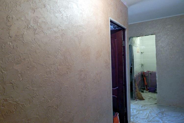 Штукатурка короед в интерьере - фото и идеи