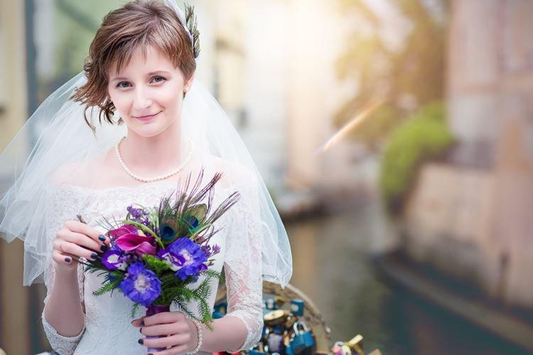 Асимметричная свадебная стрижка с челкой - Свадебные прически на короткие волосы