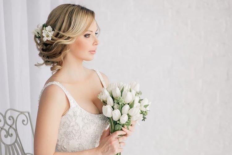 Направленные волны - Свадебные прически на средние волосы