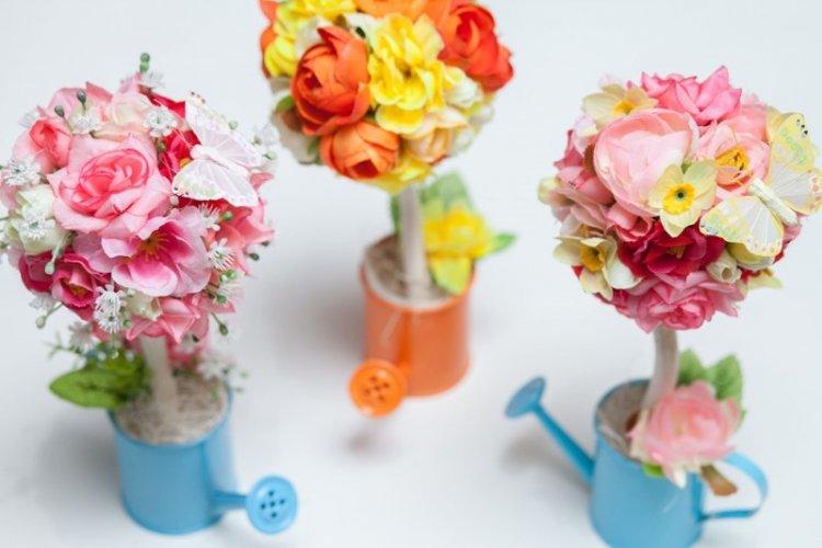 Топиарий из искусственных цветов своими руками