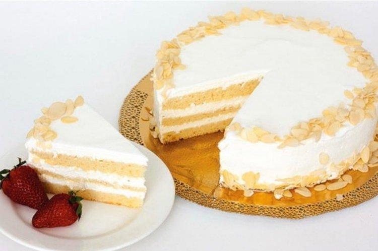 Торт «Молочная девочка» с творожным кремом - рецепт в домашних условиях