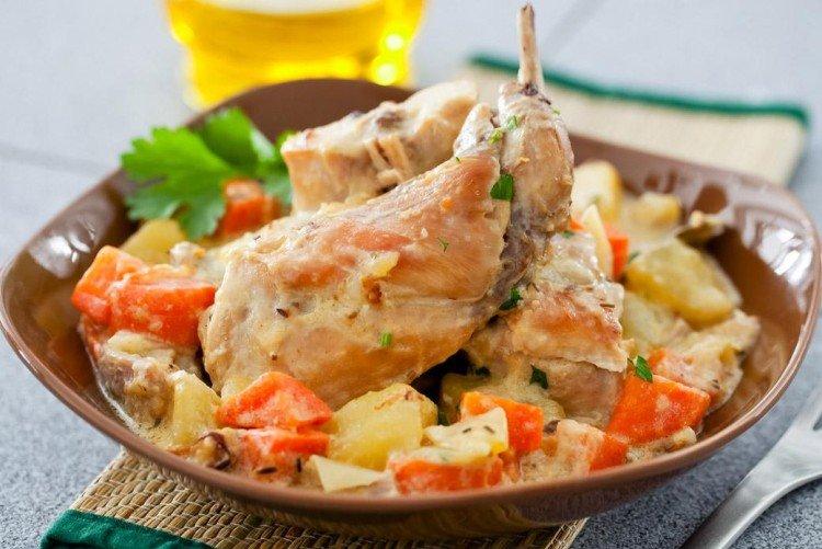 Тушеный картофель с мясом в сметане - рецепты пошагово
