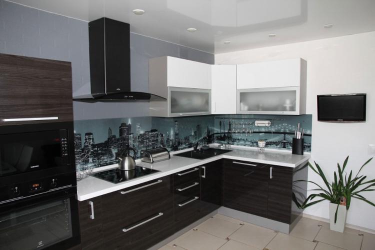 Угловые кухни - фото реальных интерьеров