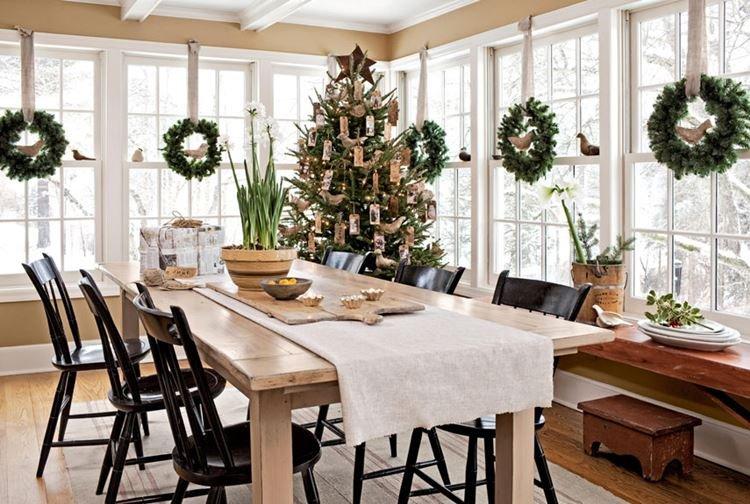 Украшения на окна к Новому году - фото и идеи