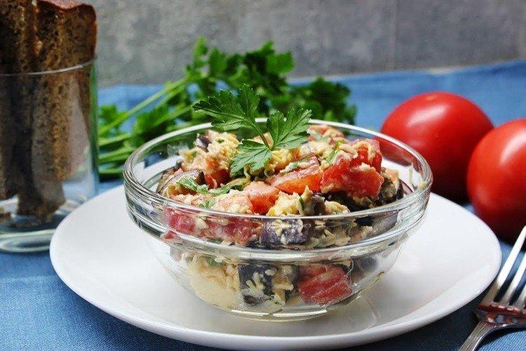Салат с баклажанами и помидорами - Вкусные и дешевые рецепты блюд