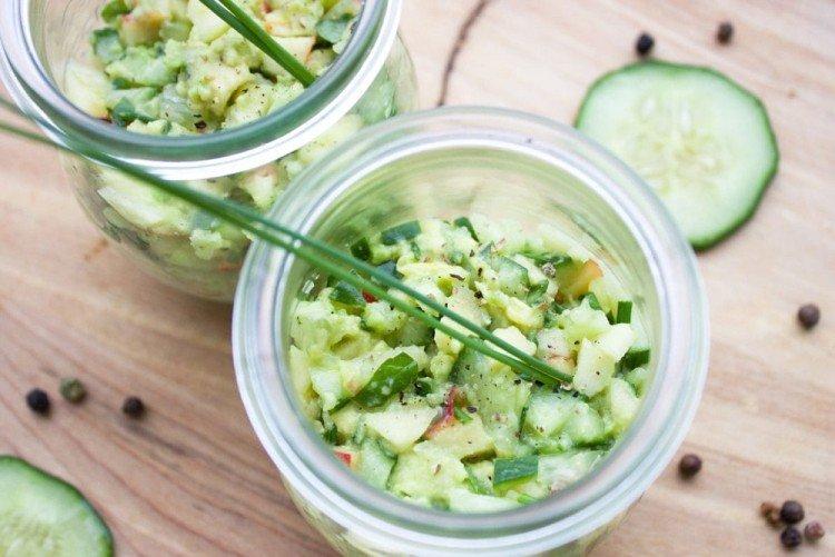 Салат с маринованным луком - вкусные и простые салаты на скорую руку