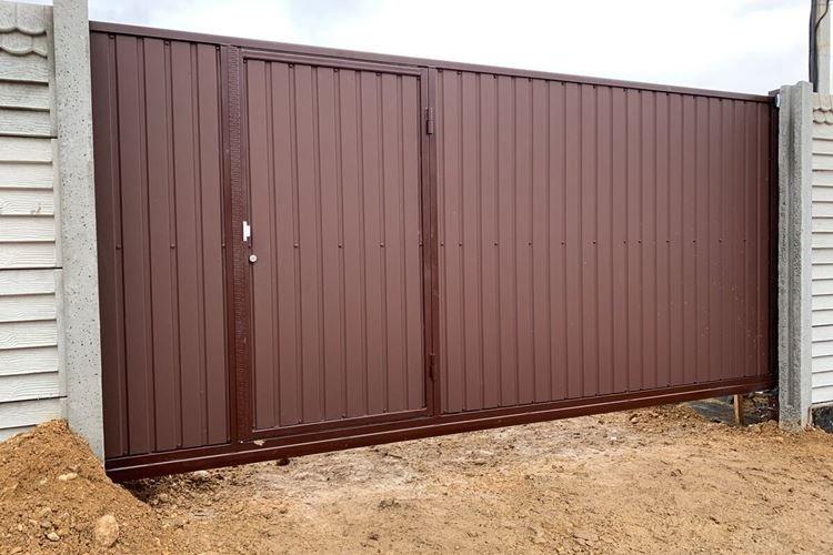 Ворота с калиткой из профнастила своими руками - фото и идеи