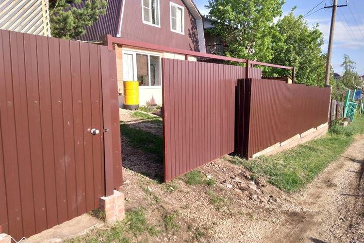 Откатные ворота из профнастила с верхним подвесом своими руками - фото и идеи