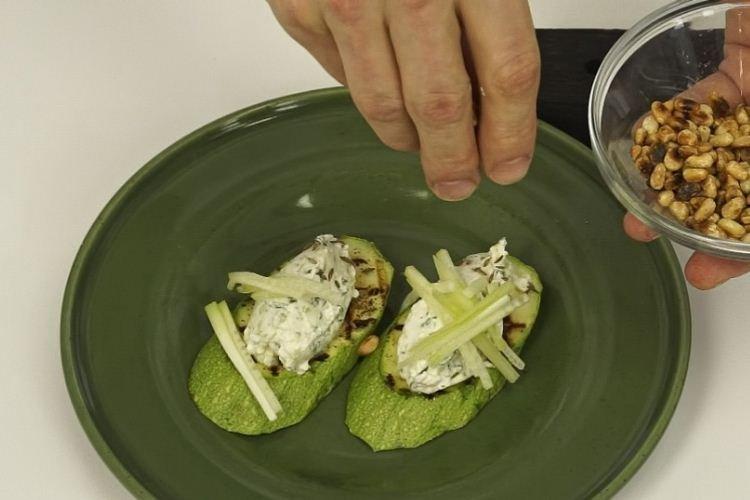 Закуска из кабачка с творожным сыром на детский День рождения - рецепты