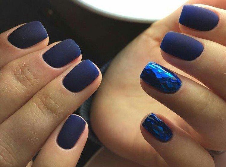 Темный зимний маникюр 2020-2021