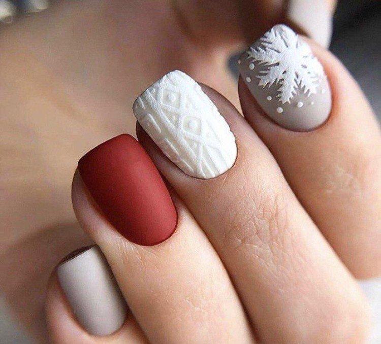 Зимний матовый маникюр 2020-2021
