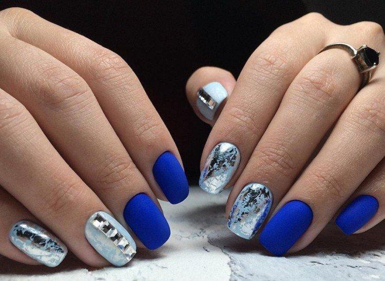 Зимний маникюр на короткие ногти 2020-2021